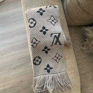 Louis Vuitton Logomania Wool scarf
